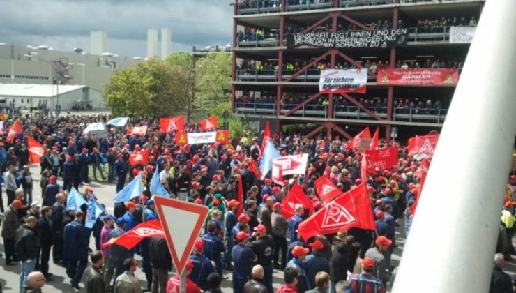 Almanya’da Mercedes-Benz işçileri “40 saatlik çalışma” ve “tasarruf” planlarını protesto etti