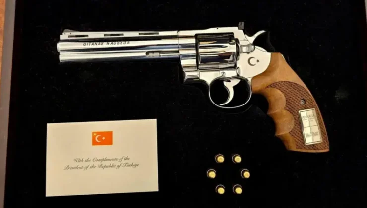 Erdoğan’ın NATO Zirvesi sonrası hediye ettiği özel üretim tabancayı bazı liderler Türkiye’de bıraktı