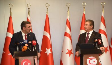 Üstel ve Yılmaz, Ercan Havalimanı’nda basın toplantısı düzenledi