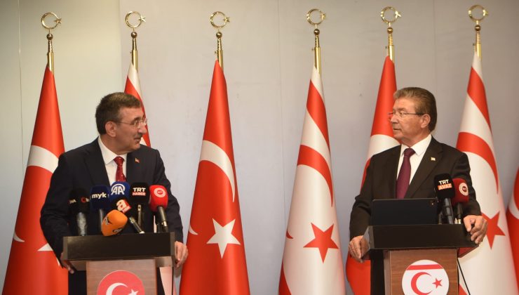 Üstel ve Yılmaz, Ercan Havalimanı’nda basın toplantısı düzenledi