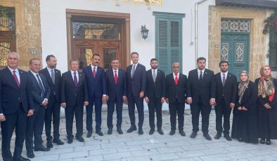 Yılmaz, KKTC AK Parti Temsilcilik binasını ziyaret etti