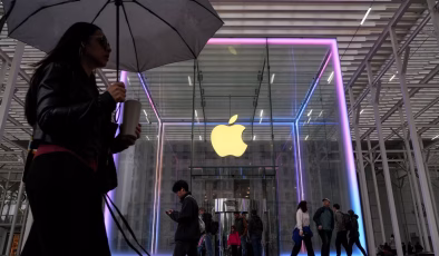 Apple “Ticari sırlarını çaldığı” iddiasıyla iki eski çalışanı ve OpenAI’a dava açtı