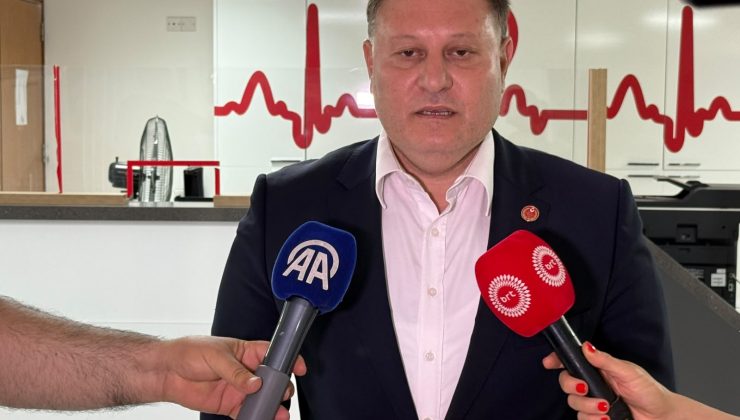 Cumhuriyet Meclisi Başkanı Öztürkler, Cumhurbaşkanı Erhürman’ı hastanede ziyaret etti