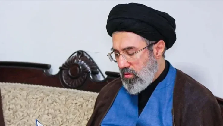 İran lideri Hamaney, babasının öldürülmesinin “İntikamının” alınacağı sözünü verdi