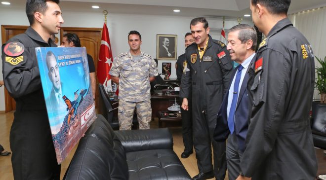 Dışişleri Bakanı Ertuğruloğlu, SOLOTÜRK pilotlarını kabul etti