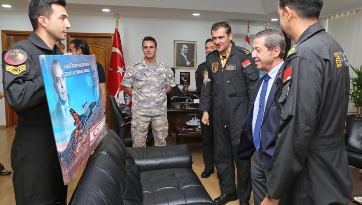 Dışişleri Bakanı Ertuğruloğlu, SOLOTÜRK pilotlarını kabul etti