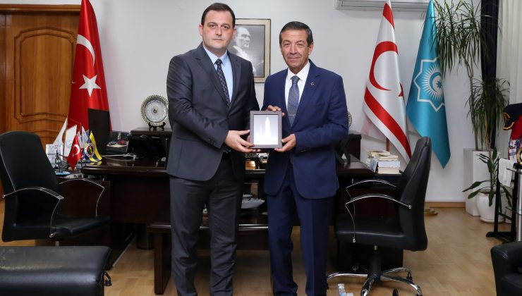 Dışişleri Bakanı Ertuğruloğlu, Kuzey Makedonya Türk Demokratik Partisi heyetini kabul etti