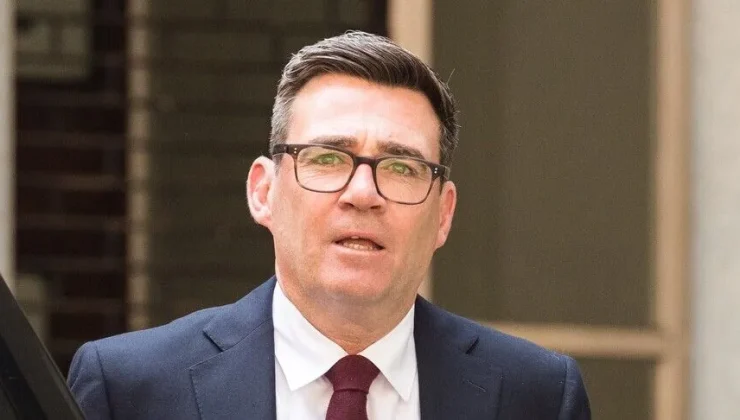 İngiltere İşçi Partisi liderliğine seçilen Andy Burnham, ülkenin yeni başbakanı oldu