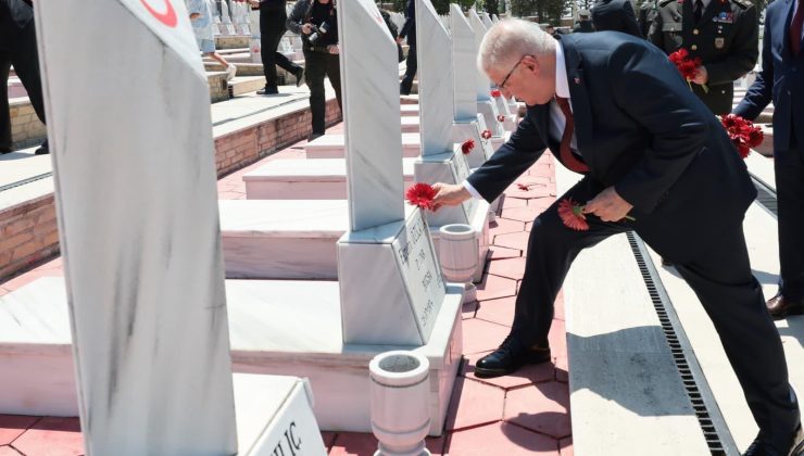 TC Milli Savunma Bakanı Güler’den Boğaz Şehitliği’ne ziyaret…