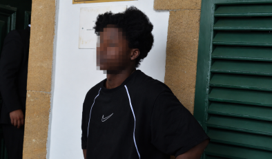 KKTC’de izinsiz ikamet etmek suçundan tutuklanan Kongo uyruklu H. C. O. mahkemeye çıkarıldı