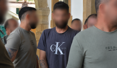 Casperler çetesinden olduklarını söyleyerek, tehditle bir galericiden 500 bin dolar istedikler