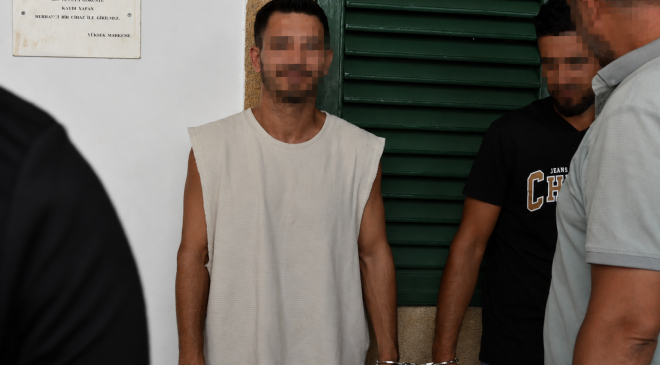 kanunsuz uyuşturucu madde tasarrufu ve ilaç ve eczacılık yasasına aykırı hareket” suçlarından tutuklanan H. K. mahkemeye çıkarıldı.