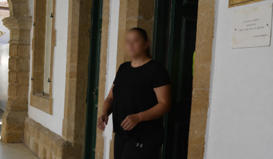 Bisikletli çocuğa çarparak yaralanmasına neden olduğu gerekçesiyle tutuklanan ve mahkemeye çıkarılarak ek süre alınan G. B. K. serbest kaldi.