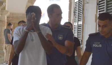 izinsiz ikamet etmek suçundan tutuklanan Kongo uyruklu J. B. yeniden mahkemeye çıkarıldı.