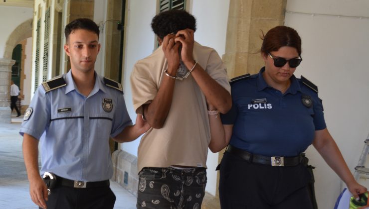 KKTC’de izinsiz ikamet etmek suçundan tutuklanan Sudan uyruklu B. M. B. S. mahkemeye çıkarıldı.