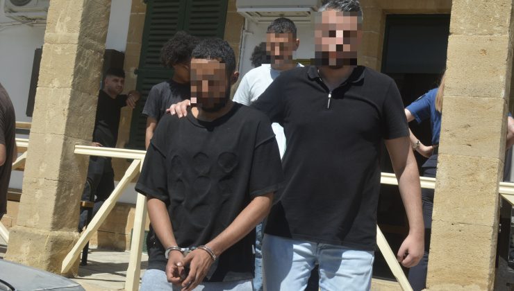 kanunsuz uyuşturucu madde tasarrufu” suçundan tutuklanan M. S. B., K. Y. A. A. ve İ. S. yeniden mahkemeye çıkarıldı.