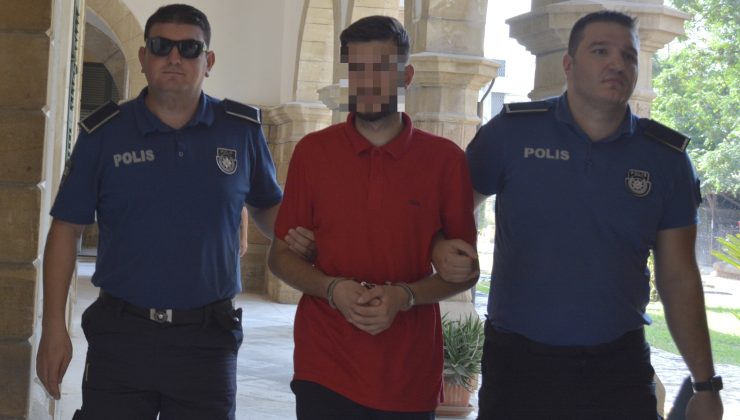 Resmi Sahte Evrak Düzenleme, Resmi Sahte Evrağı Tedavüle Sürme Başkasının Kimliğine Bürünme ve Sahte Davranışla Kayıt Sağlamak.’ suçlarından tutuklanan S.A.Ö yeniden mahkemeye çıkarıldı.