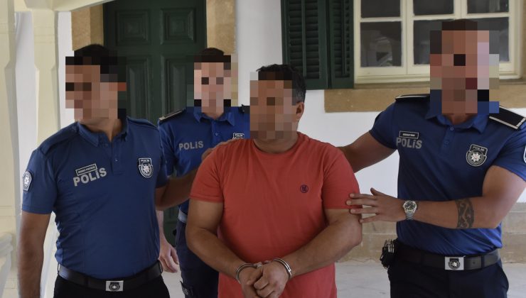 hırsızlık meselesi ile ilgili olarak tutuklanan zanlı O.Y mahkeme huzuruna çıkarıldı.
