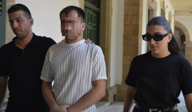 Şiddet Kullanma Tehdidi, ciddi darp ve telefonda tacizlik suçlarında tutuklanan zanlı A. N. yeniden mahkeme huzuruna çıkarıldı.