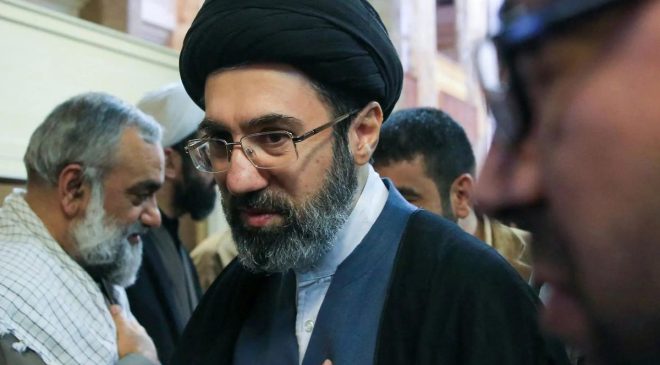 Babasının cenaze törenine katılmayan İran dini lideri Hamaney’den uzun zaman sonra açıklama