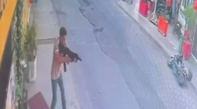 Sevgilisinin çalıştığı eğlence mekanı önünde pompalı tüfekle ateş rastgele ateş açtı