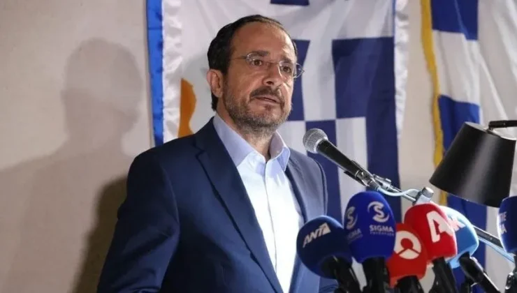 Politis: “Barikatları açmayan Hristodulidis hükümetidir”