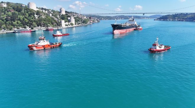İstanbul Boğazı’nda hareketli saatler! Çift yönlü olarak trafiğe kapandı