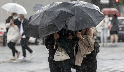 Meteoroloji tarih verdi: İstanbul’a gök gürültülü sağanak geliyor!