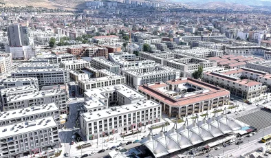 Önce barınma, sonra ticaret! Depremzedeler iş yerlerine kavuştu