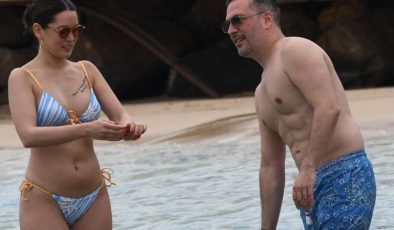 Romantik çift plaja indi, herkes aynı detaya takıldı