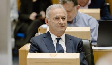 Eski DİSİ Başkanı Neofitu: “Hristodulidis, tatile değil Kıbrıs sorununa odaklansın”
