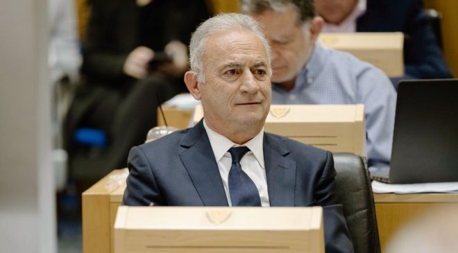 Eski DİSİ Başkanı Neofitu: “Hristodulidis, tatile değil Kıbrıs sorununa odaklansın”