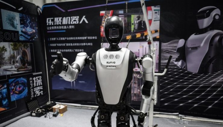 Pekin’de parklara aşırı sıcaklarda görev yapacak 72 robot yerleştirildi