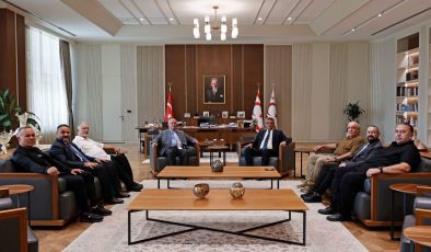 Cumhurbaşkanı Erhürman, Milli Mücadele Vakfı başkanı ve yönetim kurulu üyelerini kabul etti