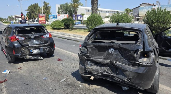 Lefkoşa’da üç aracın karıştığı trafik kazasında dört kişi yaralandı