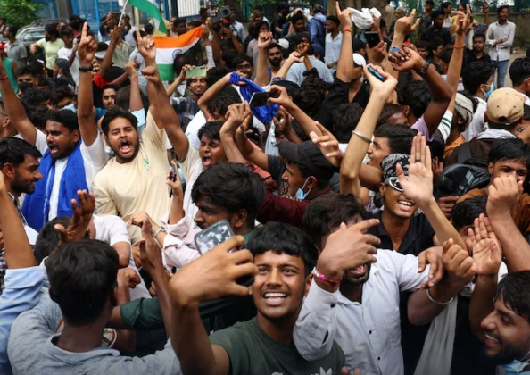 Hindistan’da binlerce öğrenci, Jharkhand eyaletindeki işe alım sınavlarını protesto etti