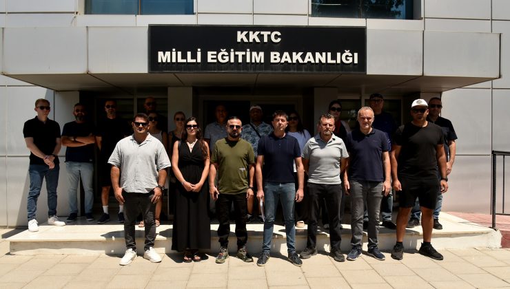 KTOEÖS, Teknik Kurul Toplantısı öncesinde Bakanlık önünde açıklama yaptı