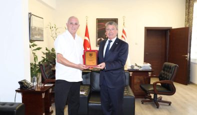 Başbakan Üstel, Türk Ocağı Limasol Spor Kulübü heyetini kabul etti