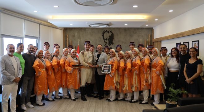 İskele Belediyesi Halk Dansları heyeti İskele Belediye Başkanı Sadıkoğlu’nu ziyaret etti