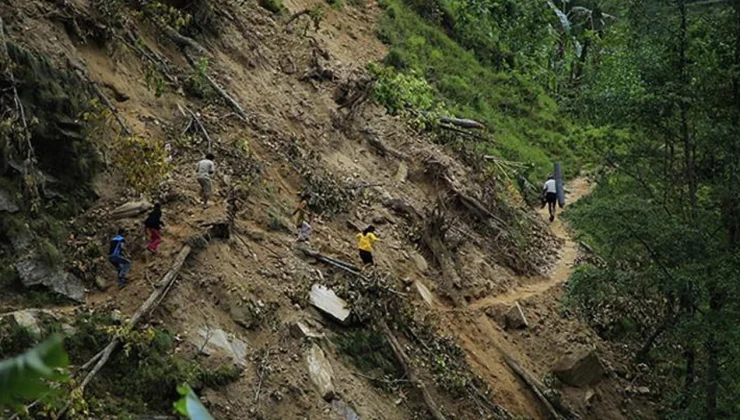Nepal’in batısındaki toprak kaymasında 7 kişi hayatını kaybetti