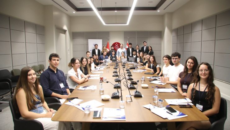 Kıbrıs Türk Üniversite Öğrencileri Kongresi kapsamında oluşturulan komiteler Meclis’te çalışma yaptı