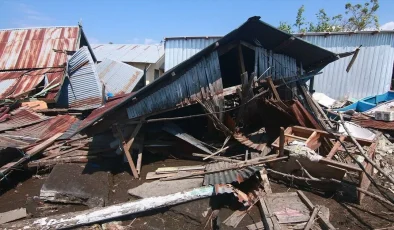 Endonezya’da 7,7 büyüklüğündeki depremde can kaybı 75’e yükseldi