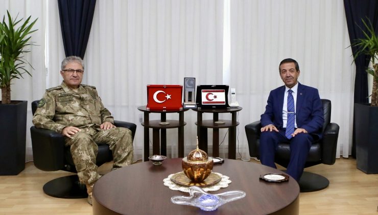 Dışişleri Bakanı Ertuğruloğlu, Kara Kuvvetleri Komutanı Orgeneral Tokel ile görüştü
