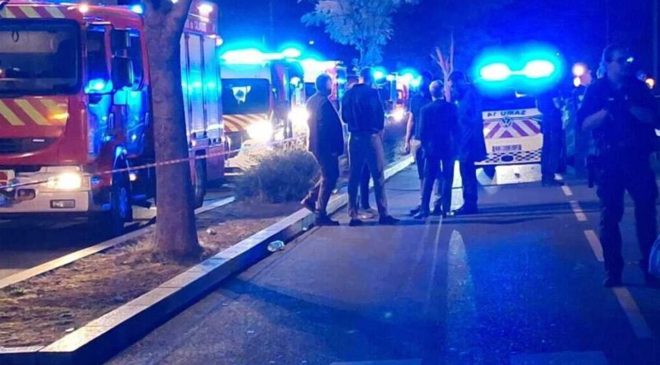 Fransa’da şüphelinin aracını kalabalığın üzerine sürmesi sonucu 2 kişi hayatını kaybetti
