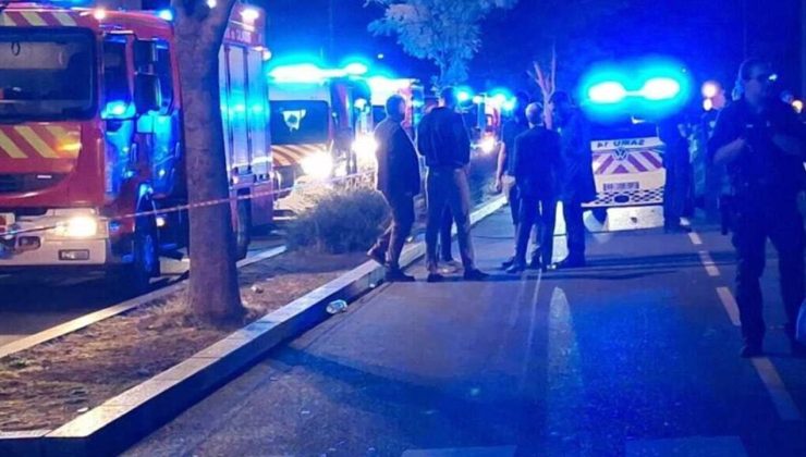 Fransa’da şüphelinin aracını kalabalığın üzerine sürmesi sonucu 2 kişi hayatını kaybetti