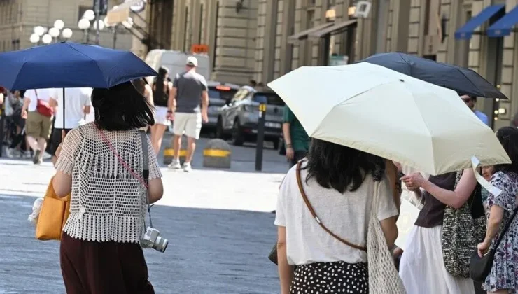 İtalya’da aşırı sıcak sebebiyle 9 kentte “kırmızı alarm” verildi