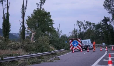 Fransa’da fırtına nedeniyle yaklaşık 2 bin 200 hane elektriksiz kaldı