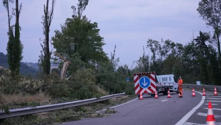 Fransa’da fırtına nedeniyle yaklaşık 2 bin 200 hane elektriksiz kaldı