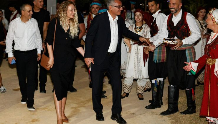 Erhürman ve eşi, 16. Uluslararası Lefkoşa Halk Dansları Festivalİ açılış törenine katıldı