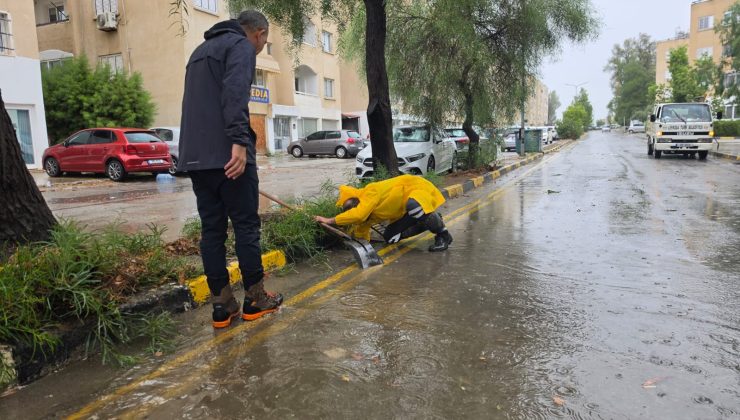 LTB: “Lefkoşa bölgesinde 17 devrilen ağaç, 2 kanalizasyon taşması ve 1 elektrik direği devrilmesi …”
